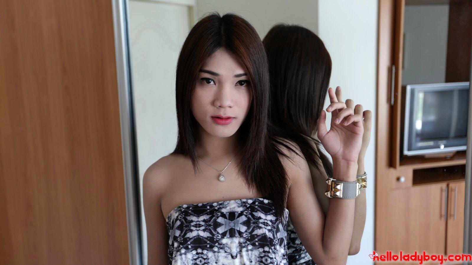 Beautiful Ladyboy Has Great Time Playing With Her Penis